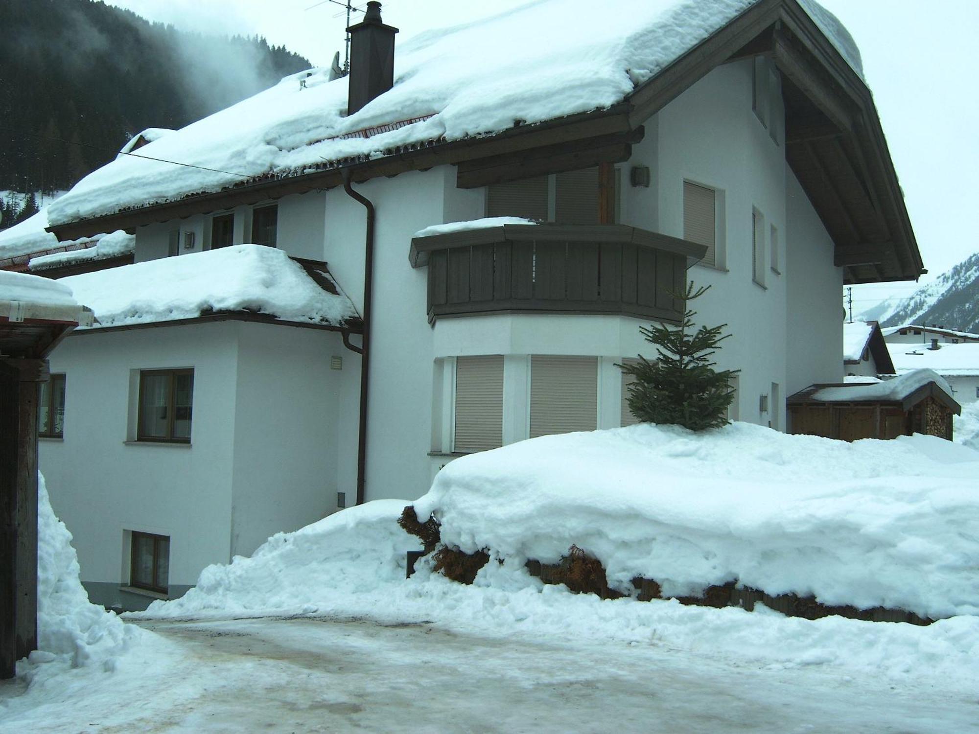 Haus Dorfschmied Hotel Флирш Екстериор снимка