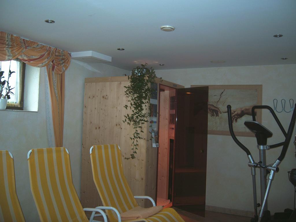 Haus Dorfschmied Hotel Флирш Екстериор снимка