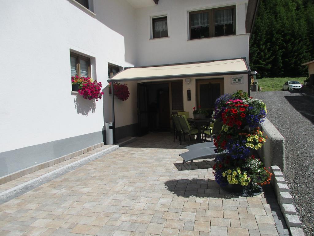 Haus Dorfschmied Hotel Флирш Екстериор снимка