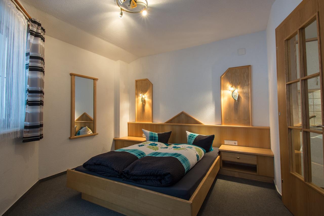 Haus Dorfschmied Hotel Флирш Екстериор снимка